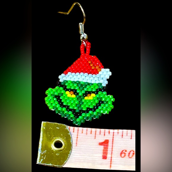 🎄Grinchy Glam: Handcrafted Beaded Christmas Earrings🎄 - Picture 7 of 7